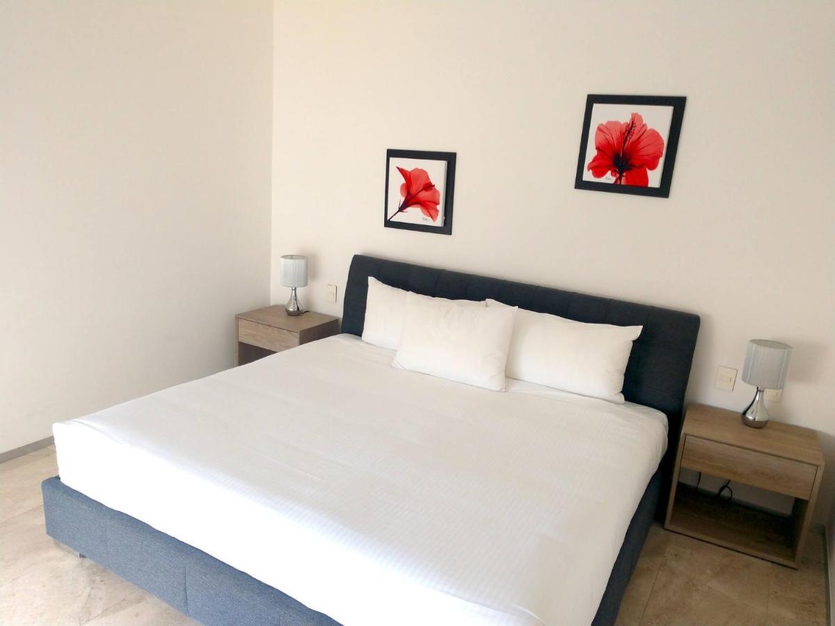 Close To Mamitas Beach, 2 Bedroom For Up To 5 Sleeps And Rooftop Pool! * Playa del Carmen