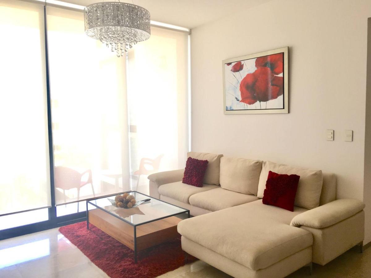 Close To Mamitas Beach, 2 Bedroom For Up To 5 Sleeps And Rooftop Pool! * Playa del Carmen