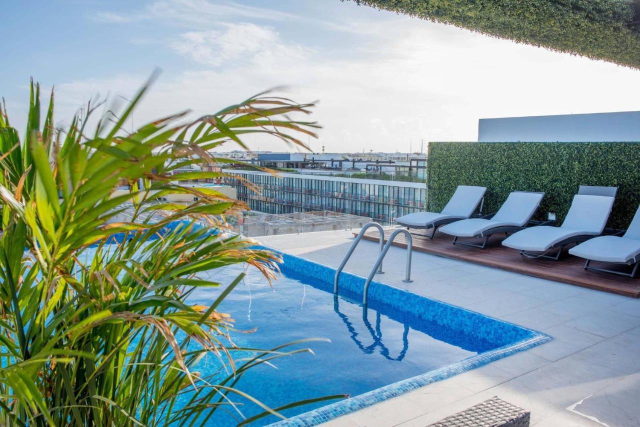 Close To Mamitas Beach, 2 Bedroom For Up To 5 Sleeps And Rooftop Pool! * Playa del Carmen