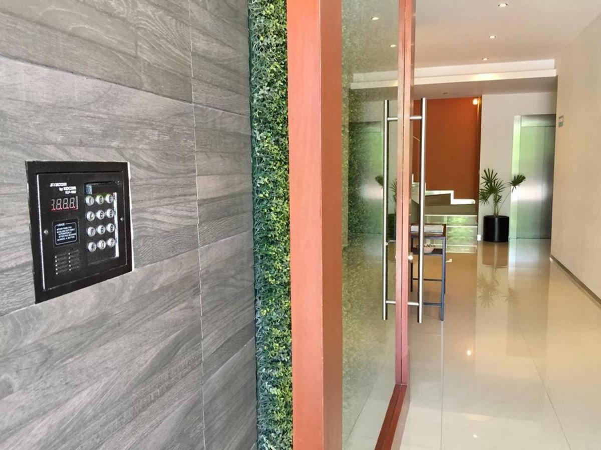 Close To Mamitas Beach, 2 Bedroom For Up To 5 Sleeps And Rooftop Pool! Playa del Carmen